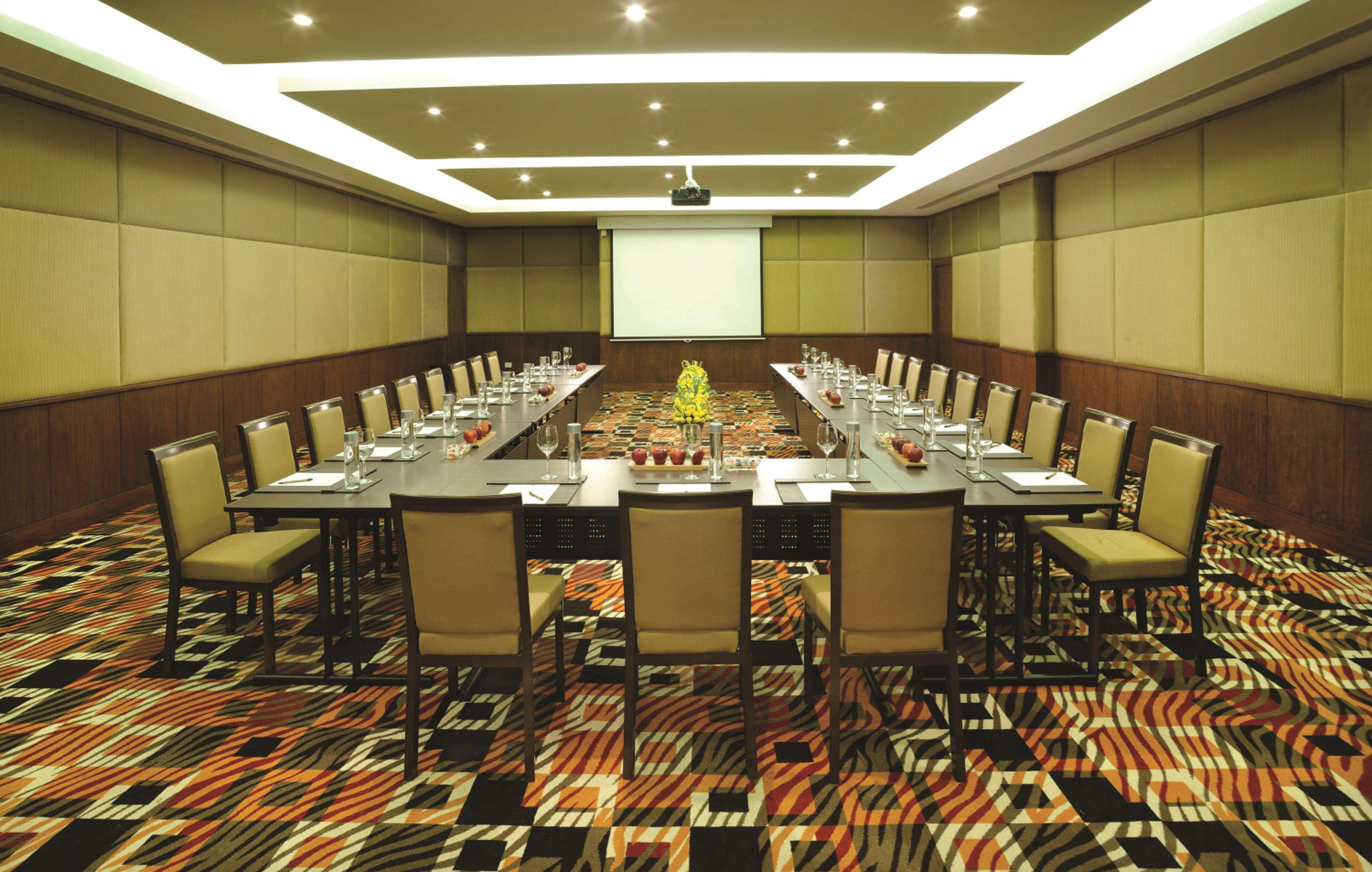 Doubletree By Hilton Gurgaon New Delhi Ncr Hotel Üzleti fotó